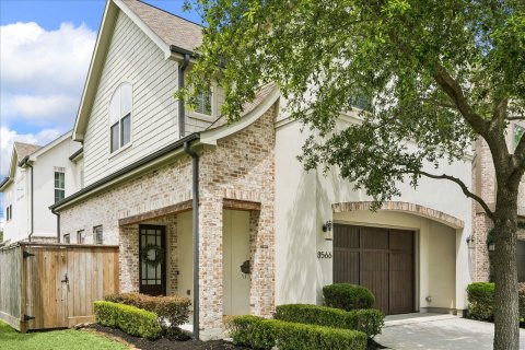 8566 Forum Drive